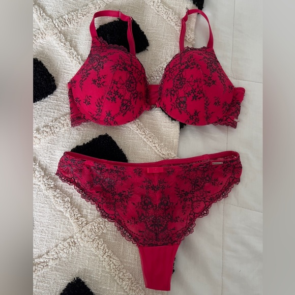 La vie en rose red and black lace magnetic bra and thong set - Picture 1 of 5